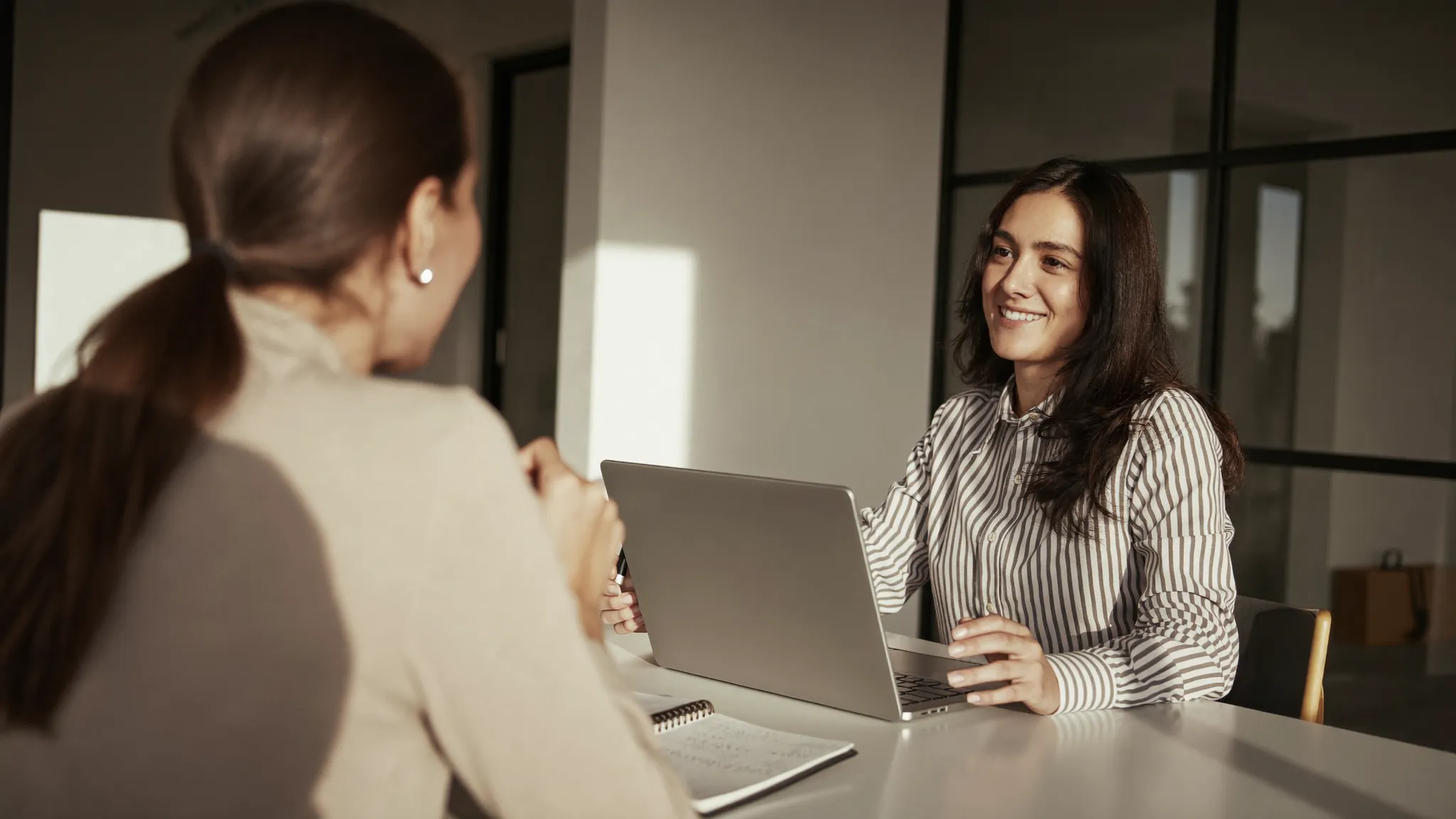 Entrevista de evaluación con un consultor VYNE